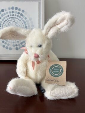 VTG Boyd’s bear BUNNY RABBIT “Amelia” -  New with Tag - White - 11" High.